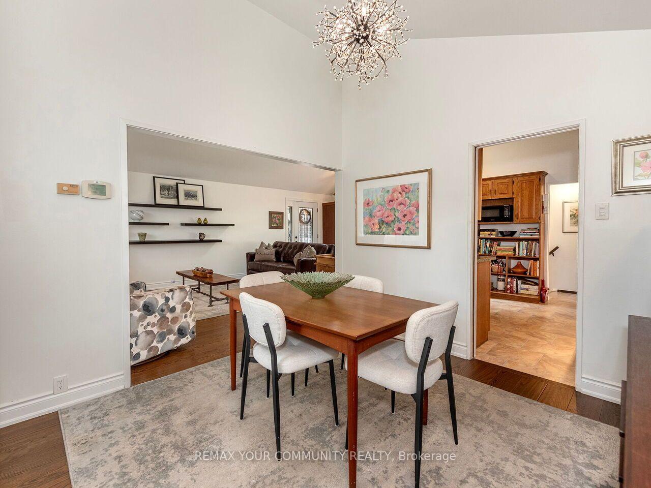 Photo 10 of 1899 Delaney Drive, Mississauga, Clarkson — HOMEH