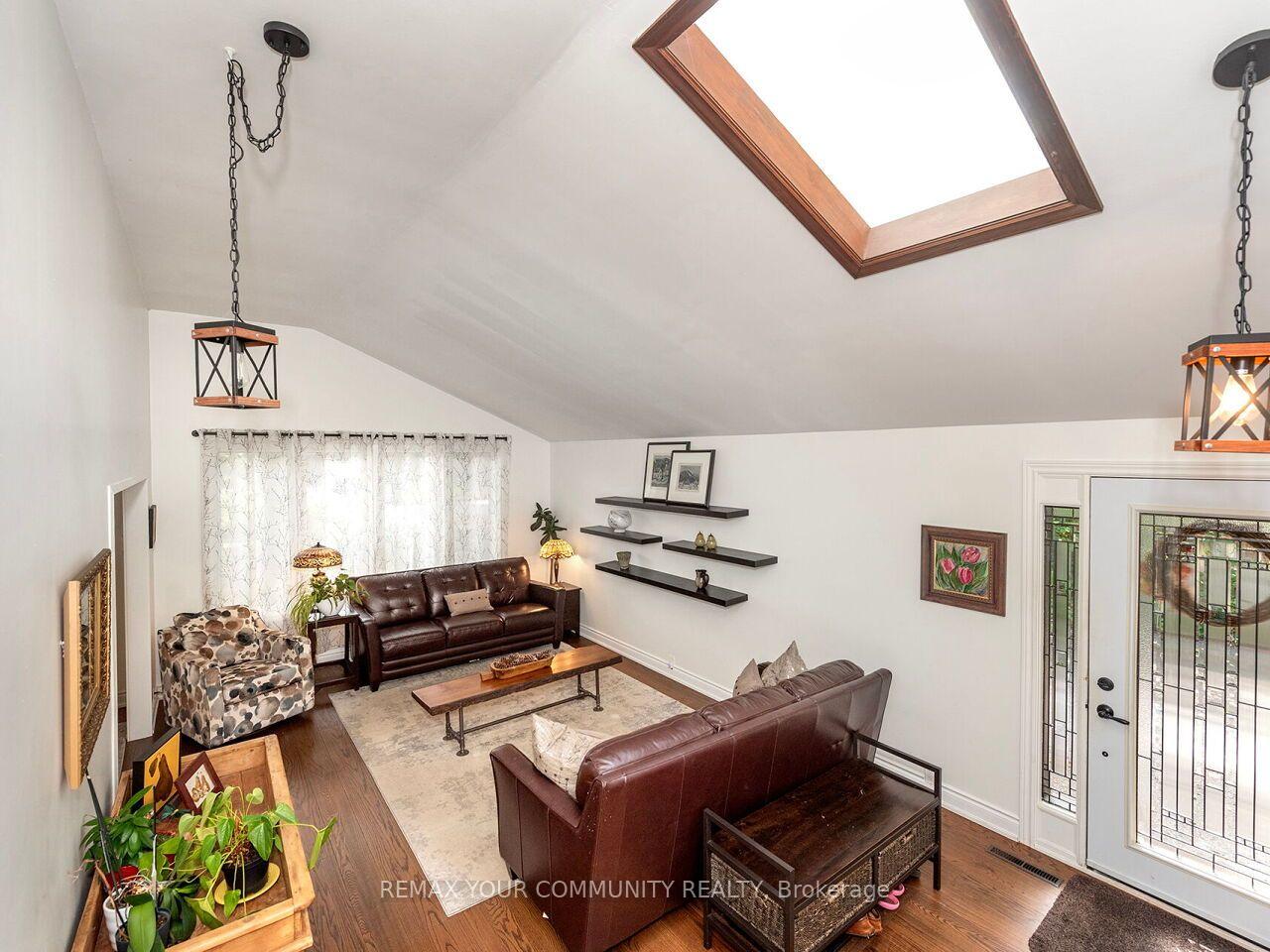 Photo 17 of 1899 Delaney Drive, Mississauga, Clarkson — HOMEH