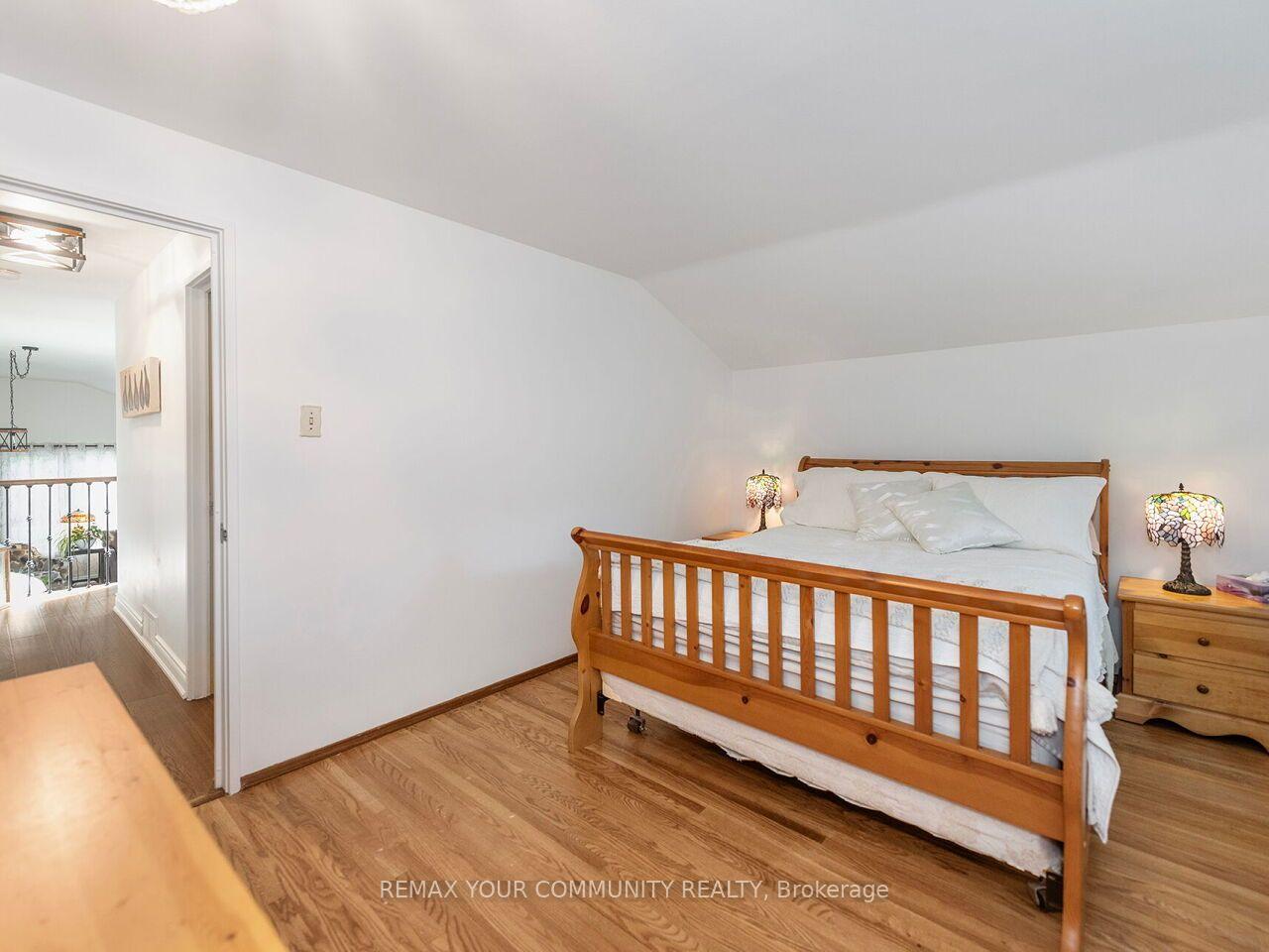 Photo 19 of 1899 Delaney Drive, Mississauga, Clarkson — HOMEH