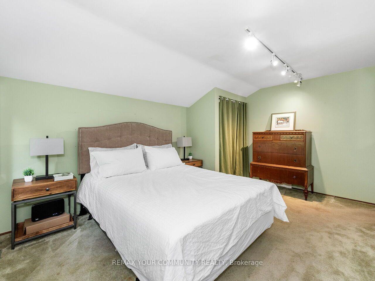 Photo 22 of 1899 Delaney Drive, Mississauga, Clarkson — HOMEH