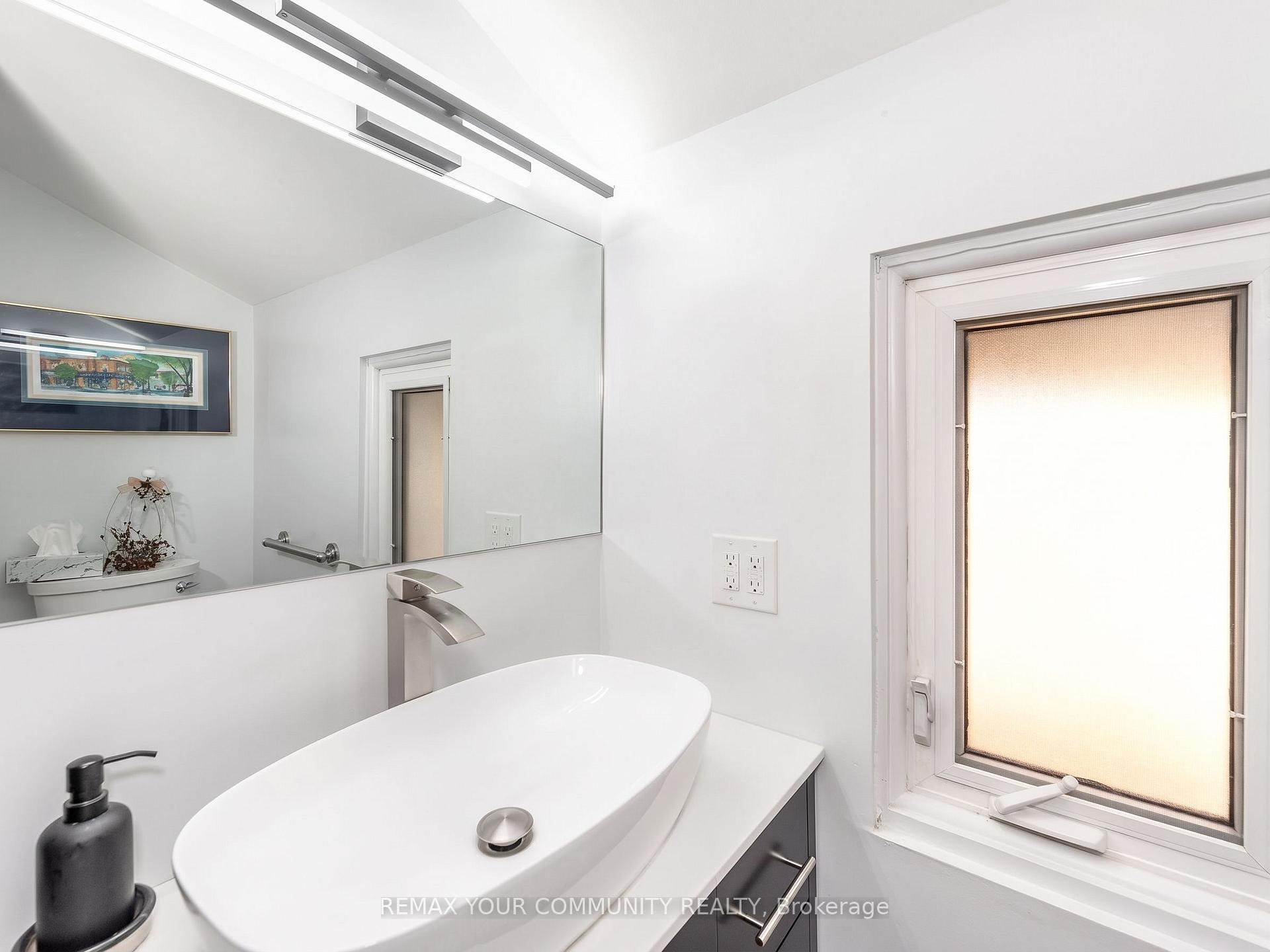 Photo 25 of 1899 Delaney Drive, Mississauga, Clarkson — HOMEH