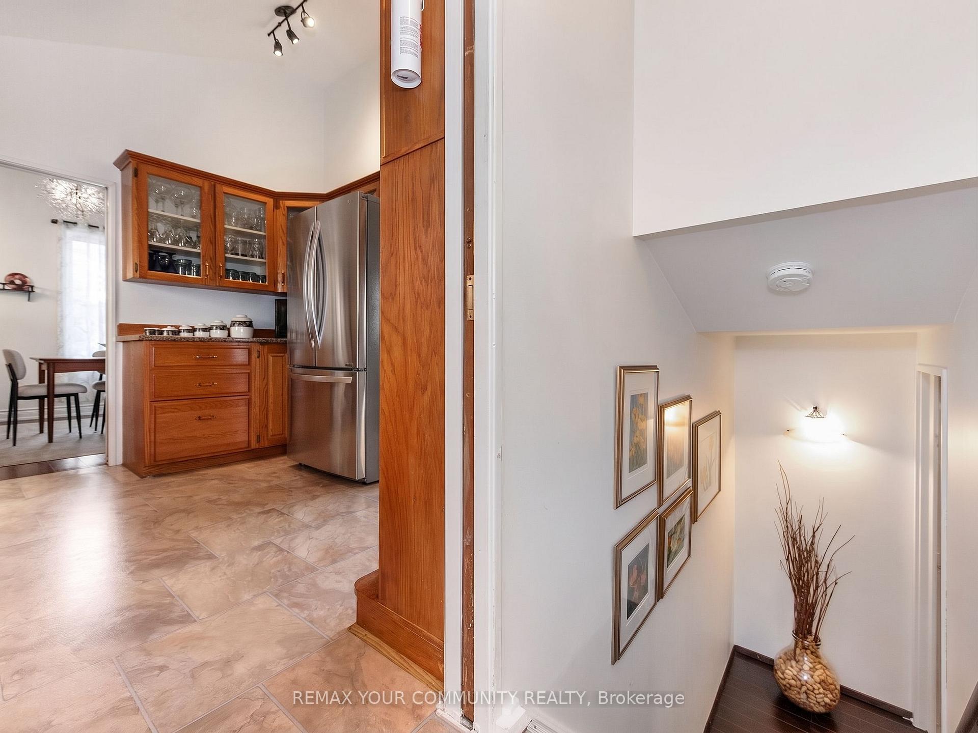 Photo 26 of 1899 Delaney Drive, Mississauga, Clarkson — HOMEH