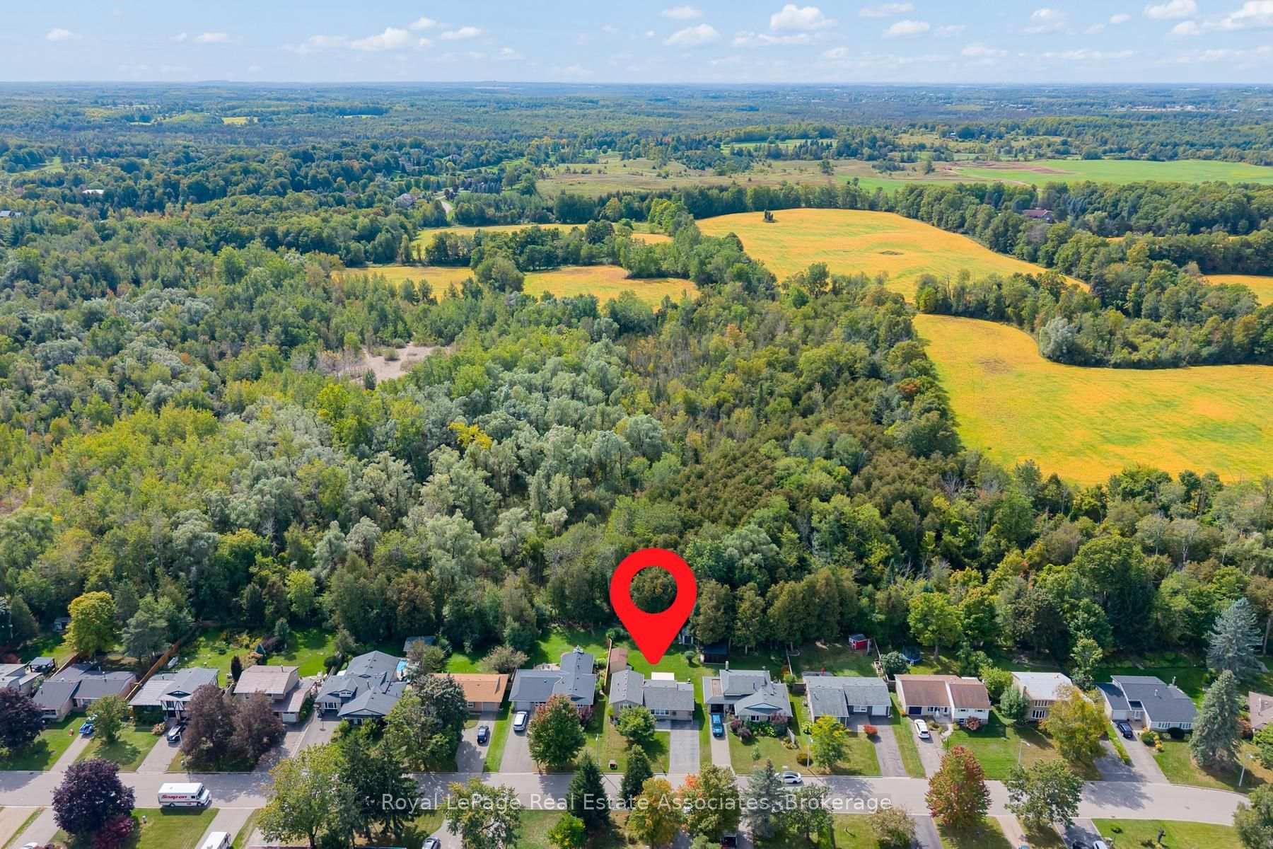 Photo 4 of 132 Elmore Drive, Halton Hills, Acton — HOMEH