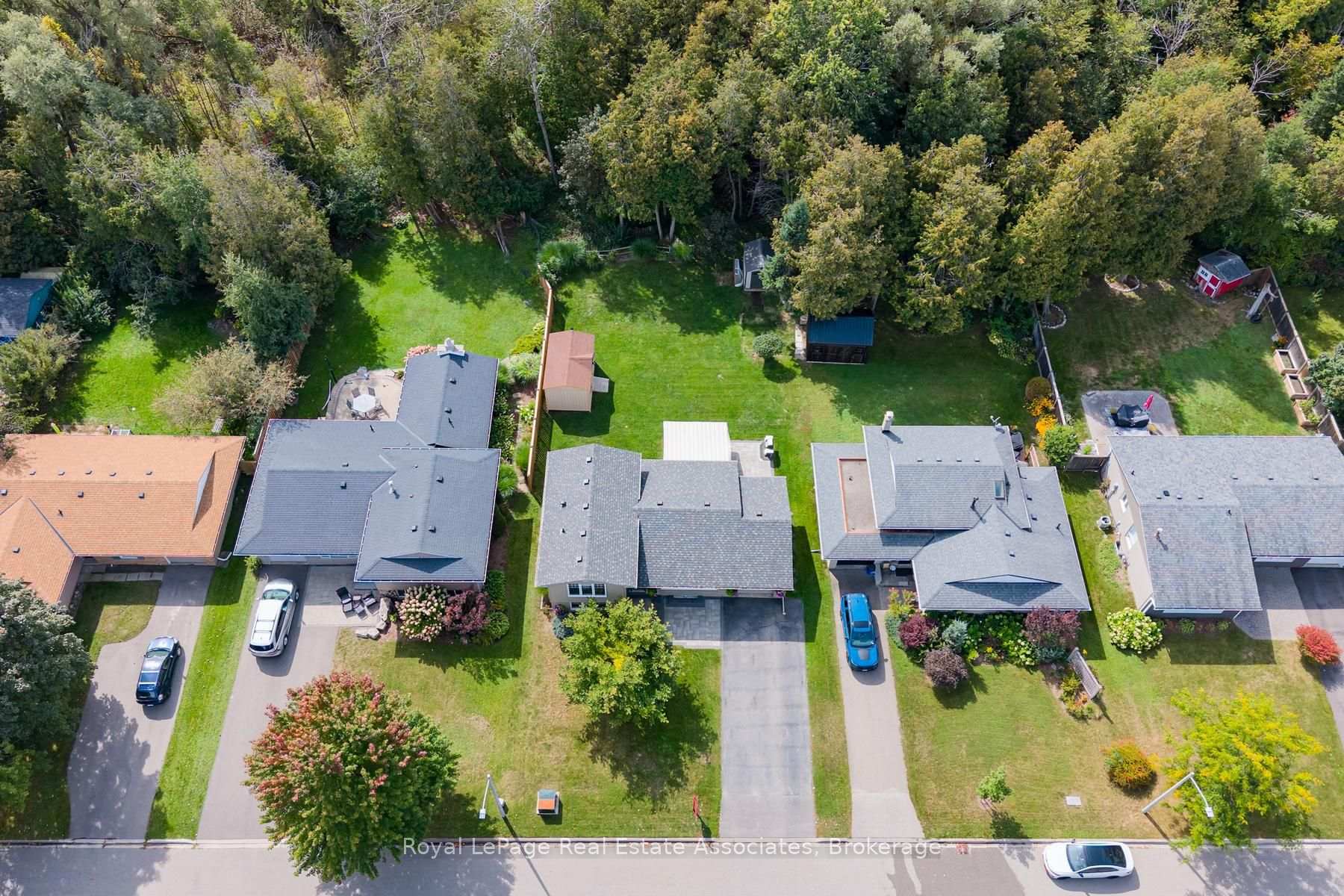 Photo 6 of 132 Elmore Drive, Halton Hills, Acton — HOMEH