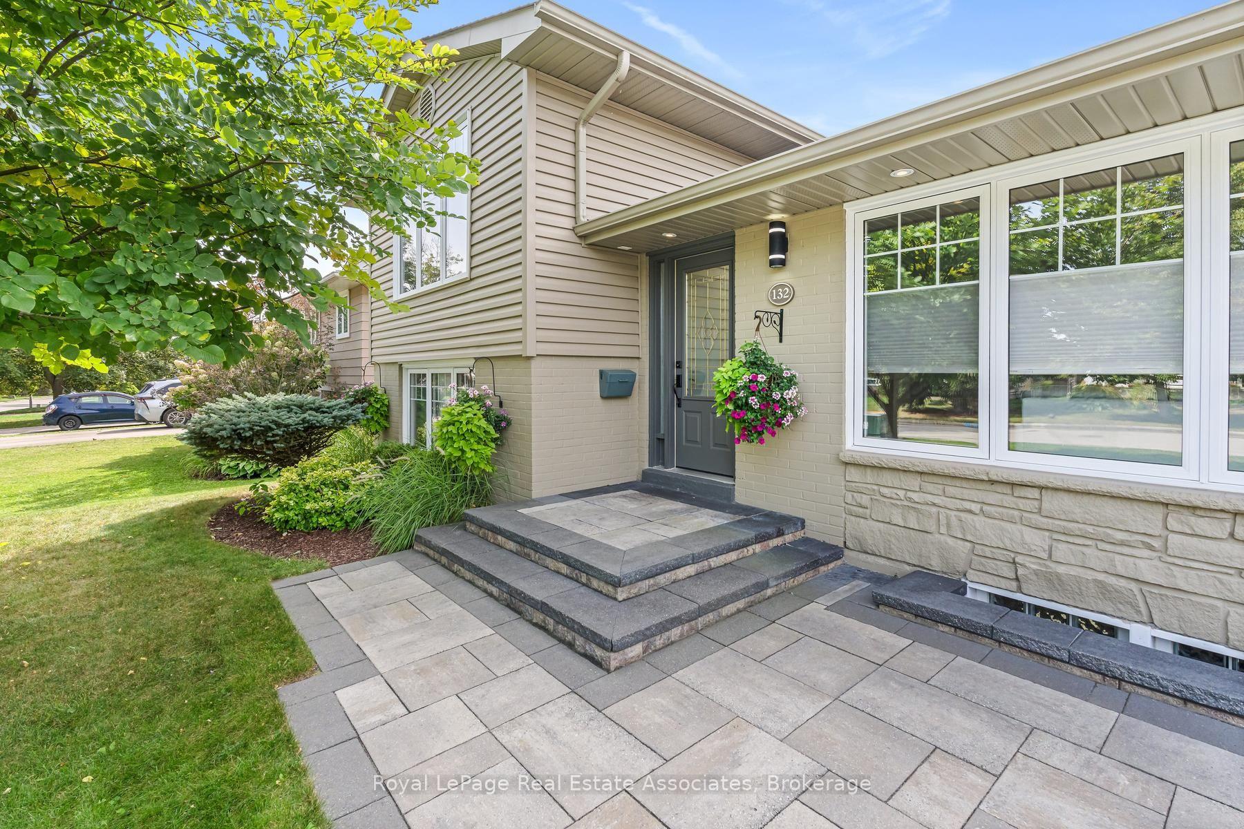 Photo 7 of 132 Elmore Drive, Halton Hills, Acton — HOMEH