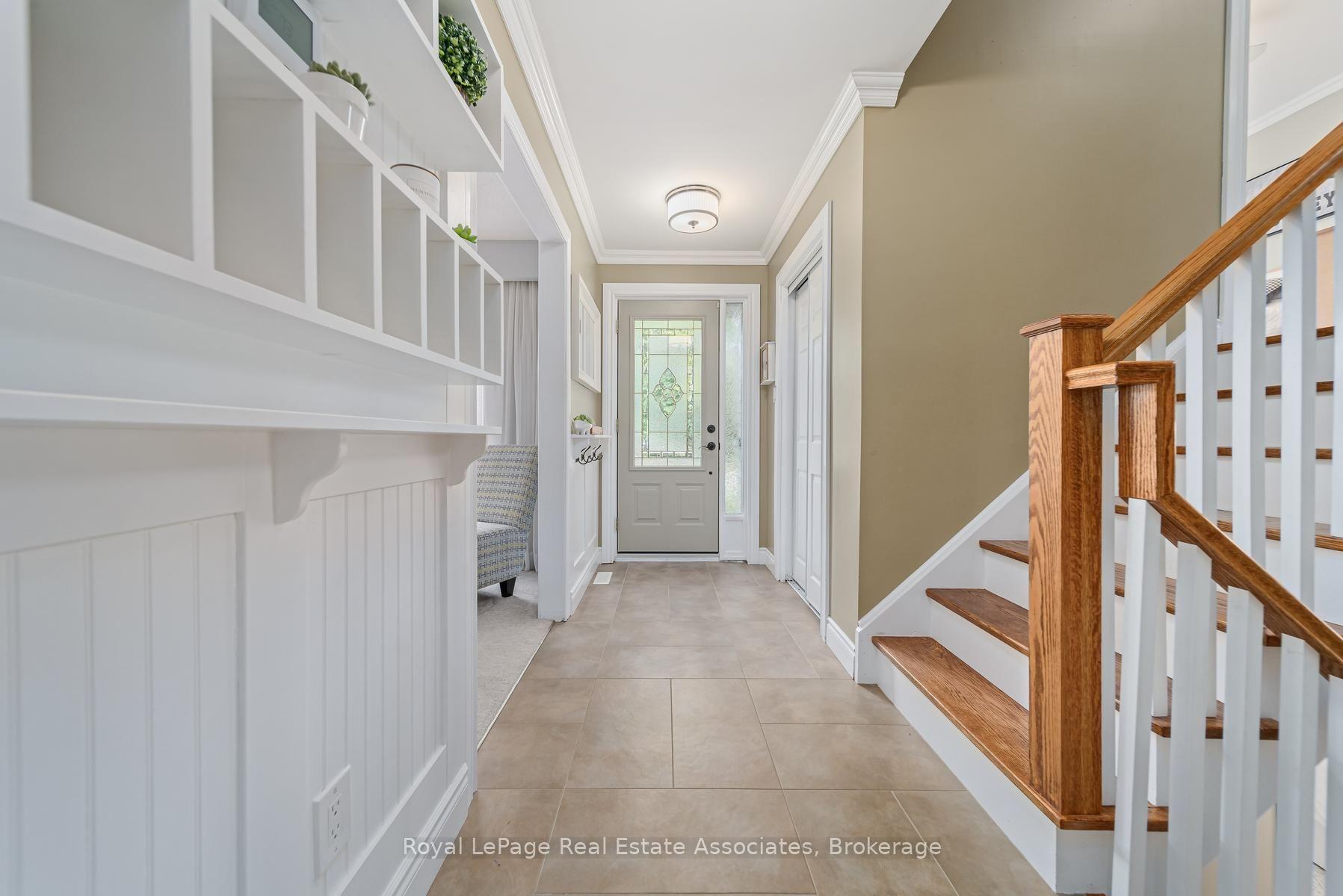 Photo 8 of 132 Elmore Drive, Halton Hills, Acton — HOMEH