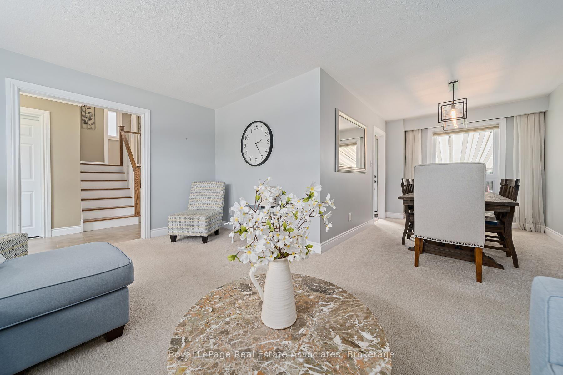 Photo 11 of 132 Elmore Drive, Halton Hills, Acton — HOMEH