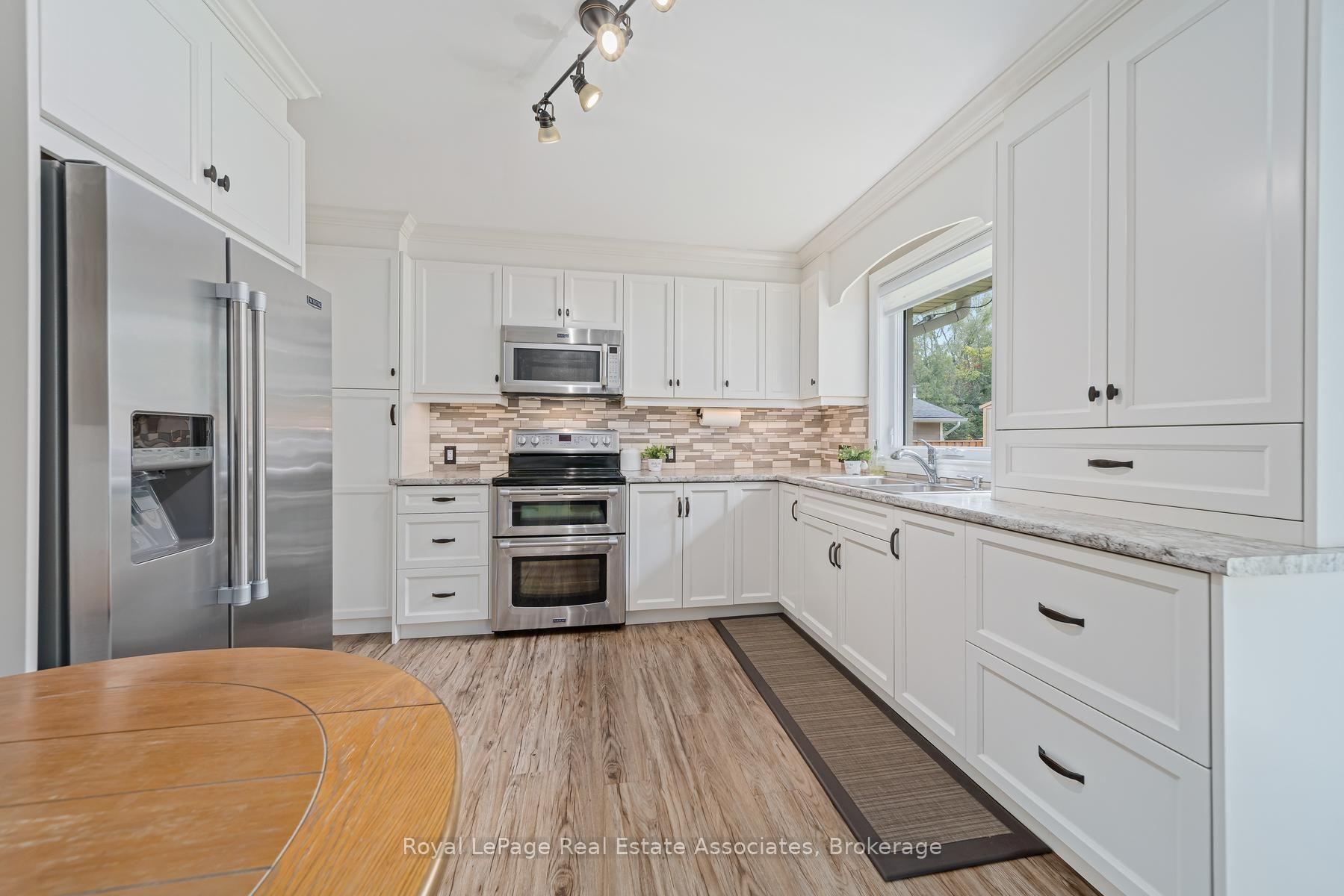 Photo 14 of 132 Elmore Drive, Halton Hills, Acton — HOMEH