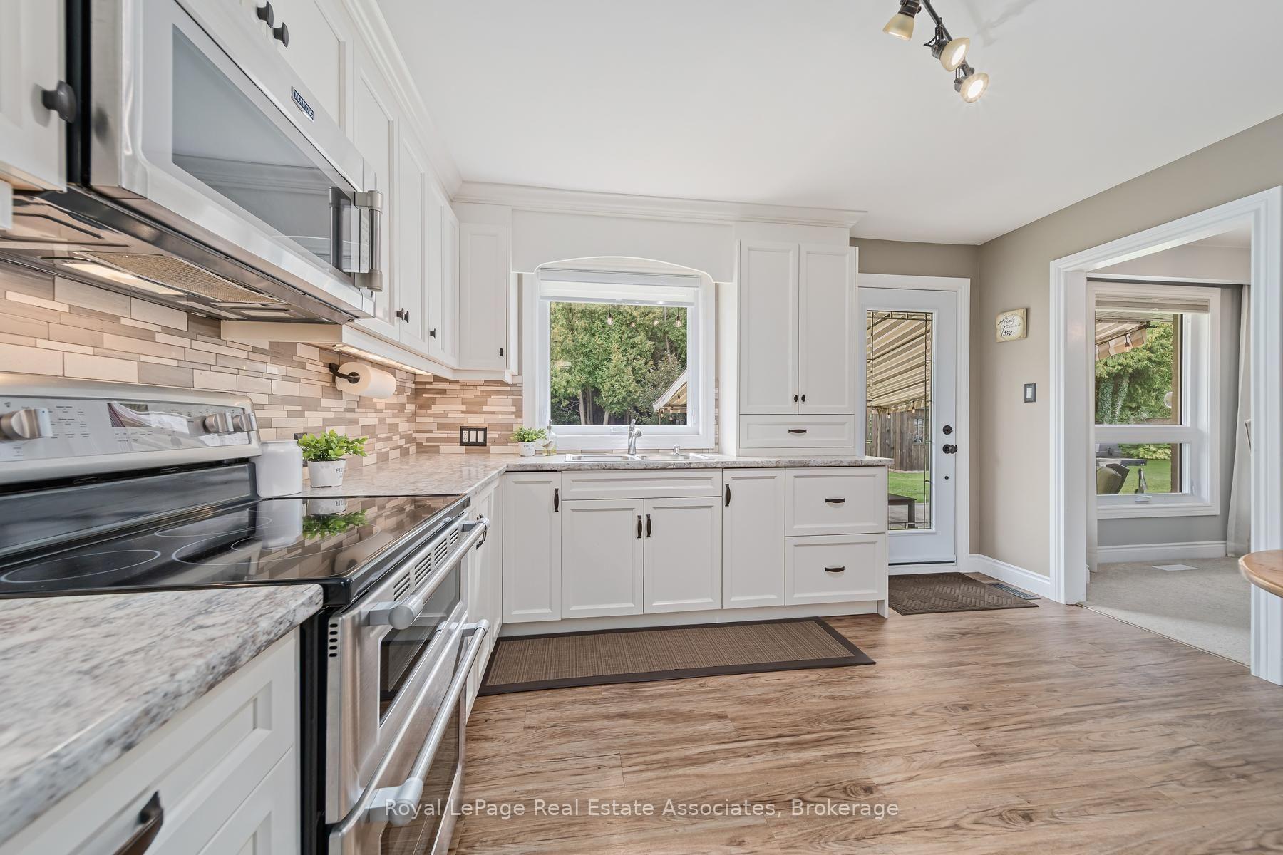Photo 15 of 132 Elmore Drive, Halton Hills, Acton — HOMEH