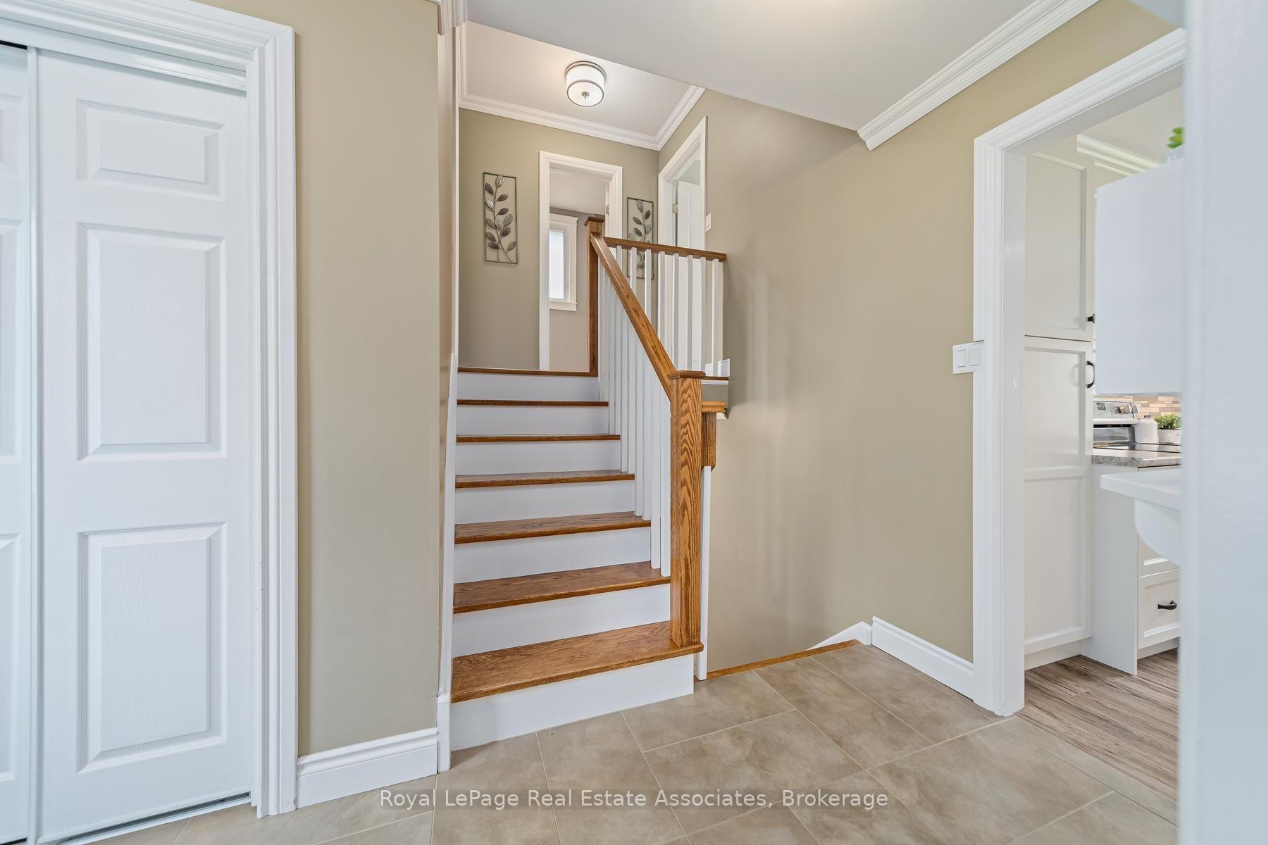 Photo 17 of 132 Elmore Drive, Halton Hills, Acton — HOMEH