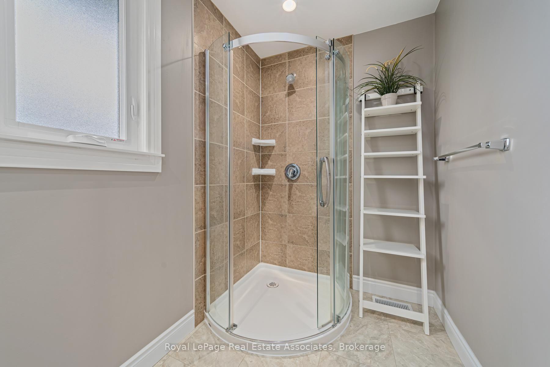 Photo 23 of 132 Elmore Drive, Halton Hills, Acton — HOMEH