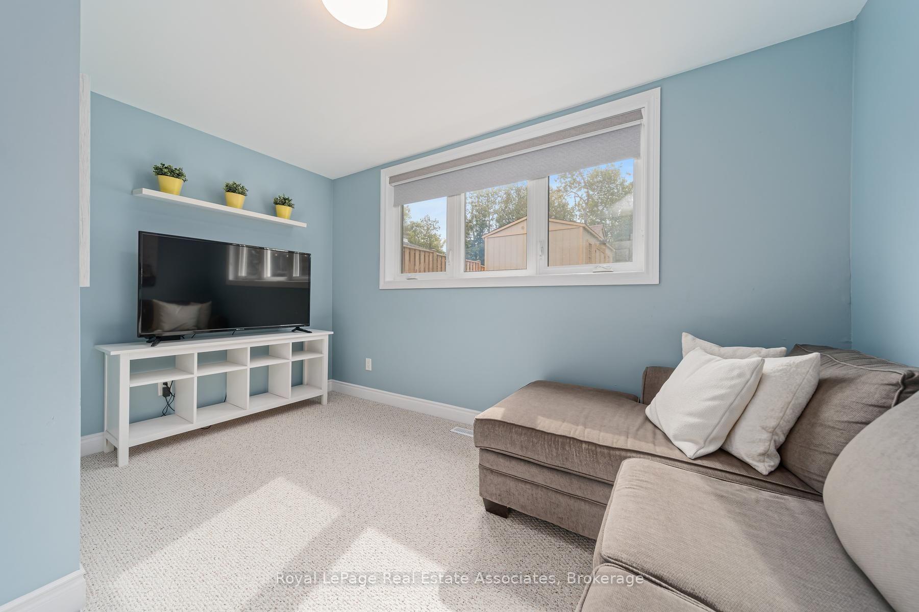 Photo 25 of 132 Elmore Drive, Halton Hills, Acton — HOMEH