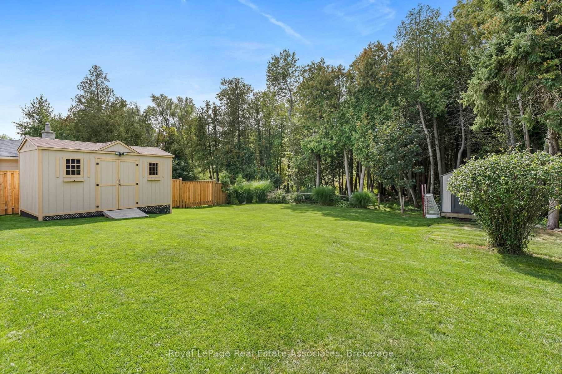 Photo 37 of 132 Elmore Drive, Halton Hills, Acton — HOMEH