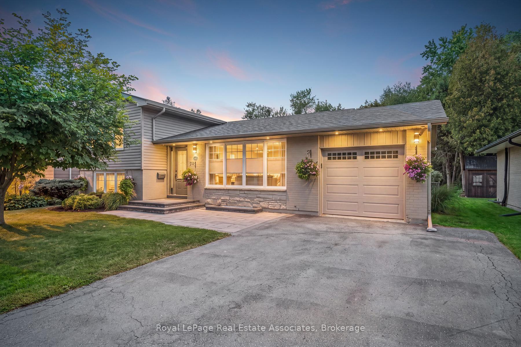Photo 3 of 132 Elmore Drive, Halton Hills, Acton — HOMEH