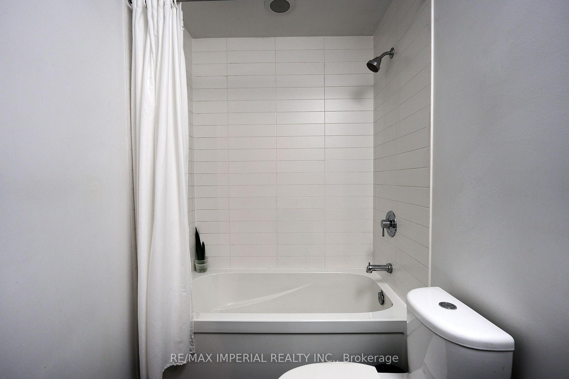 Photo 9 of Unit 901, 775 King Street W, Toronto, Niagara — HOMEH