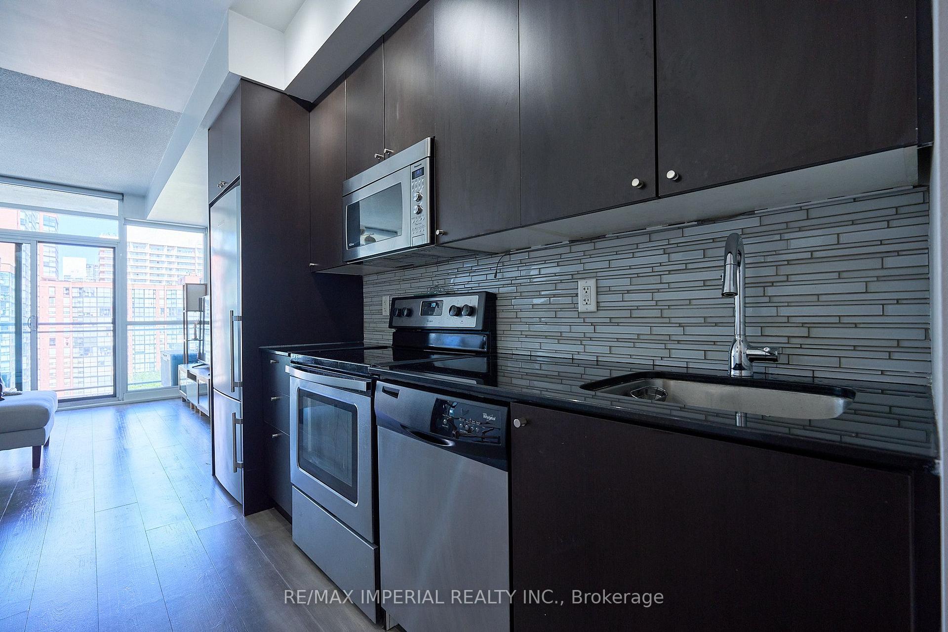 Photo 10 of Unit 901, 775 King Street W, Toronto, Niagara — HOMEH