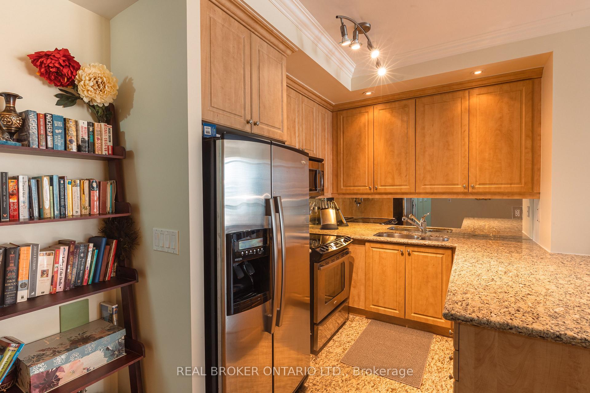 Photo 4 of Unit 1311, 628 Fleet Street, Toronto, Niagara — HOMEH