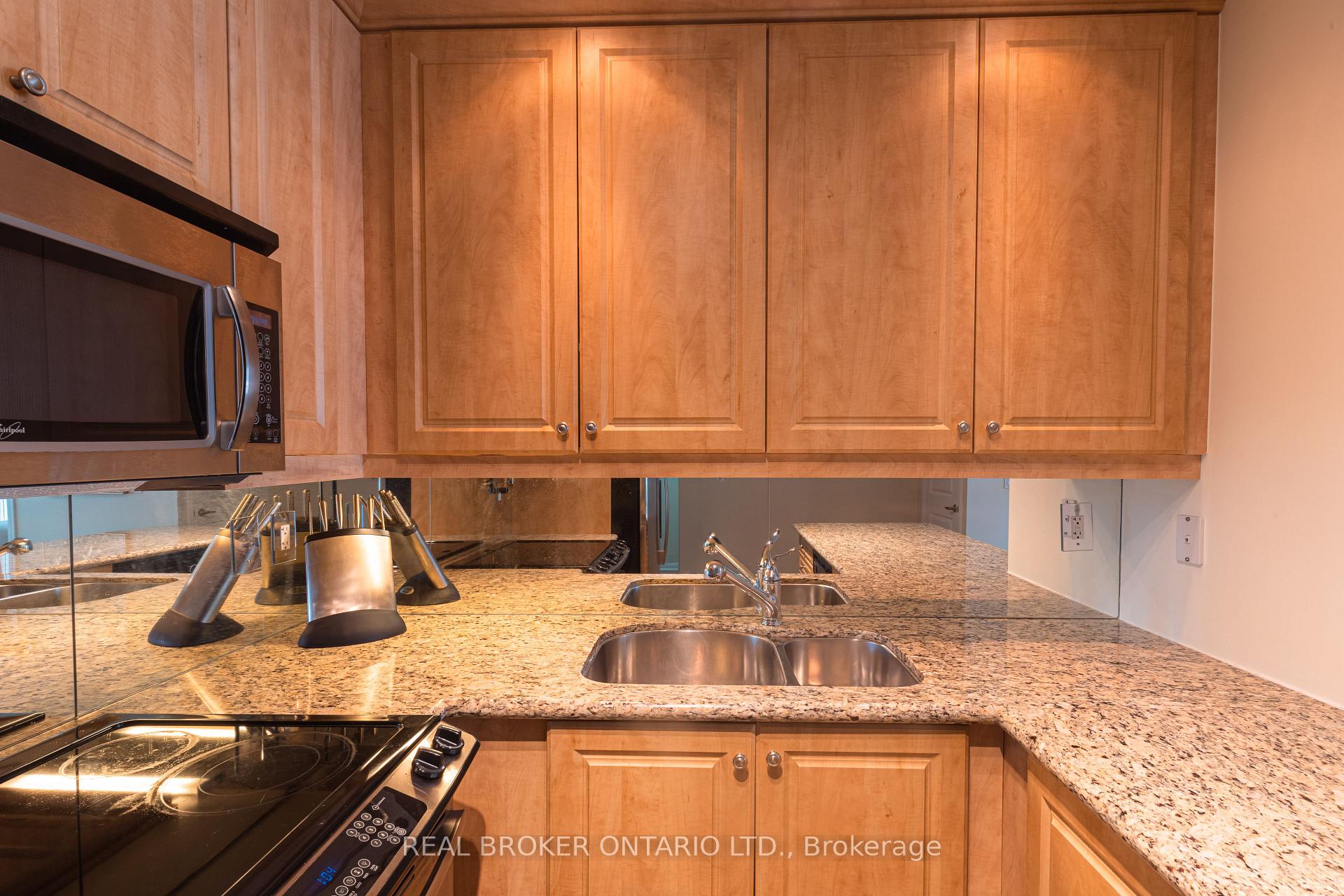 Photo 5 of Unit 1311, 628 Fleet Street, Toronto, Niagara — HOMEH