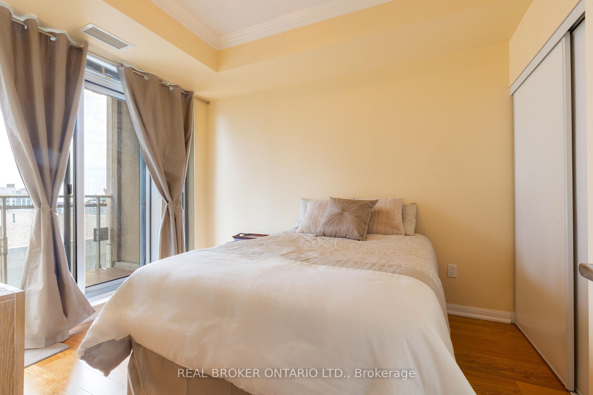 Photo 6 of Unit 1311, 628 Fleet Street, Toronto, Niagara — HOMEH