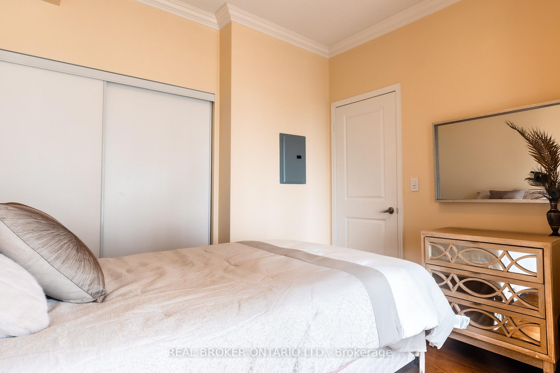 Photo 8 of Unit 1311, 628 Fleet Street, Toronto, Niagara — HOMEH