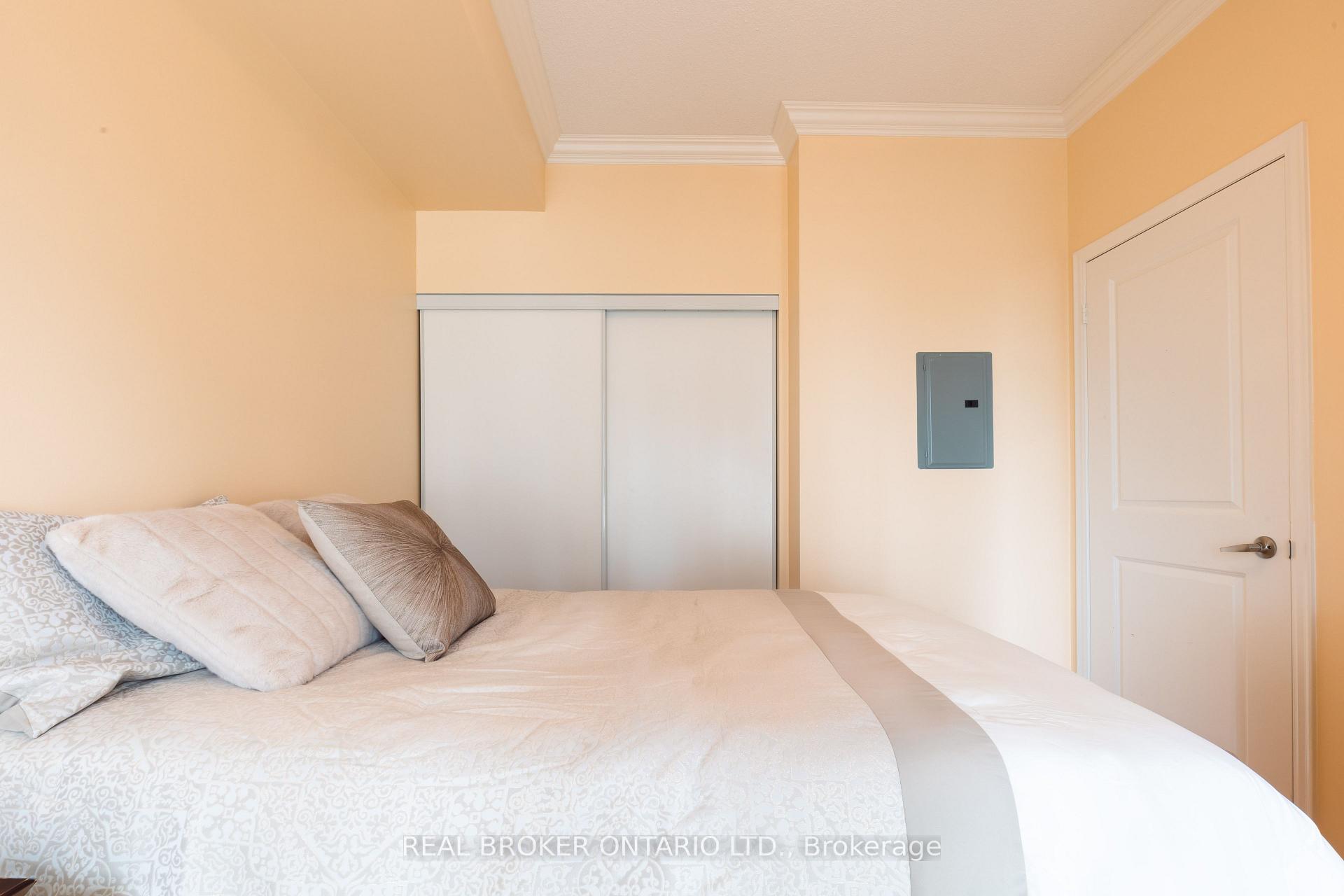 Photo 9 of Unit 1311, 628 Fleet Street, Toronto, Niagara — HOMEH