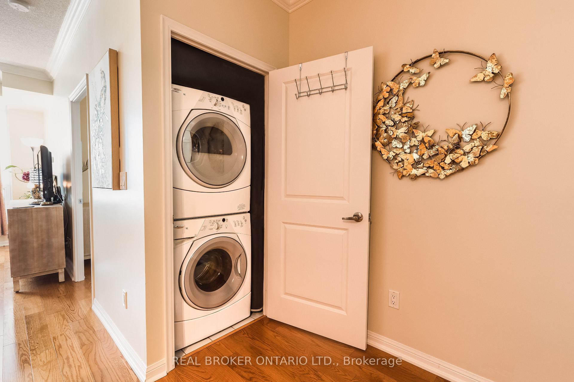 Photo 12 of Unit 1311, 628 Fleet Street, Toronto, Niagara — HOMEH