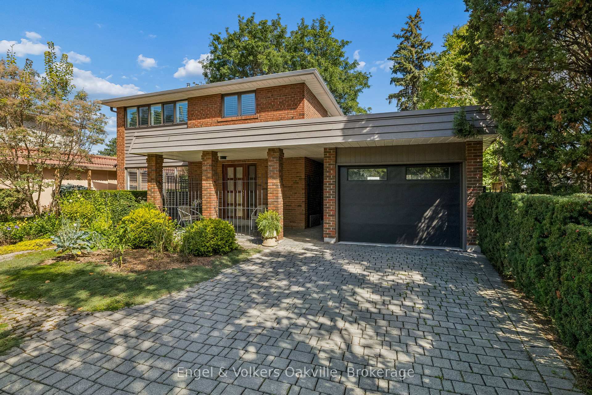 Photo 3 of 1170 Conyers Crescent, Mississauga, Erindale — HOMEH