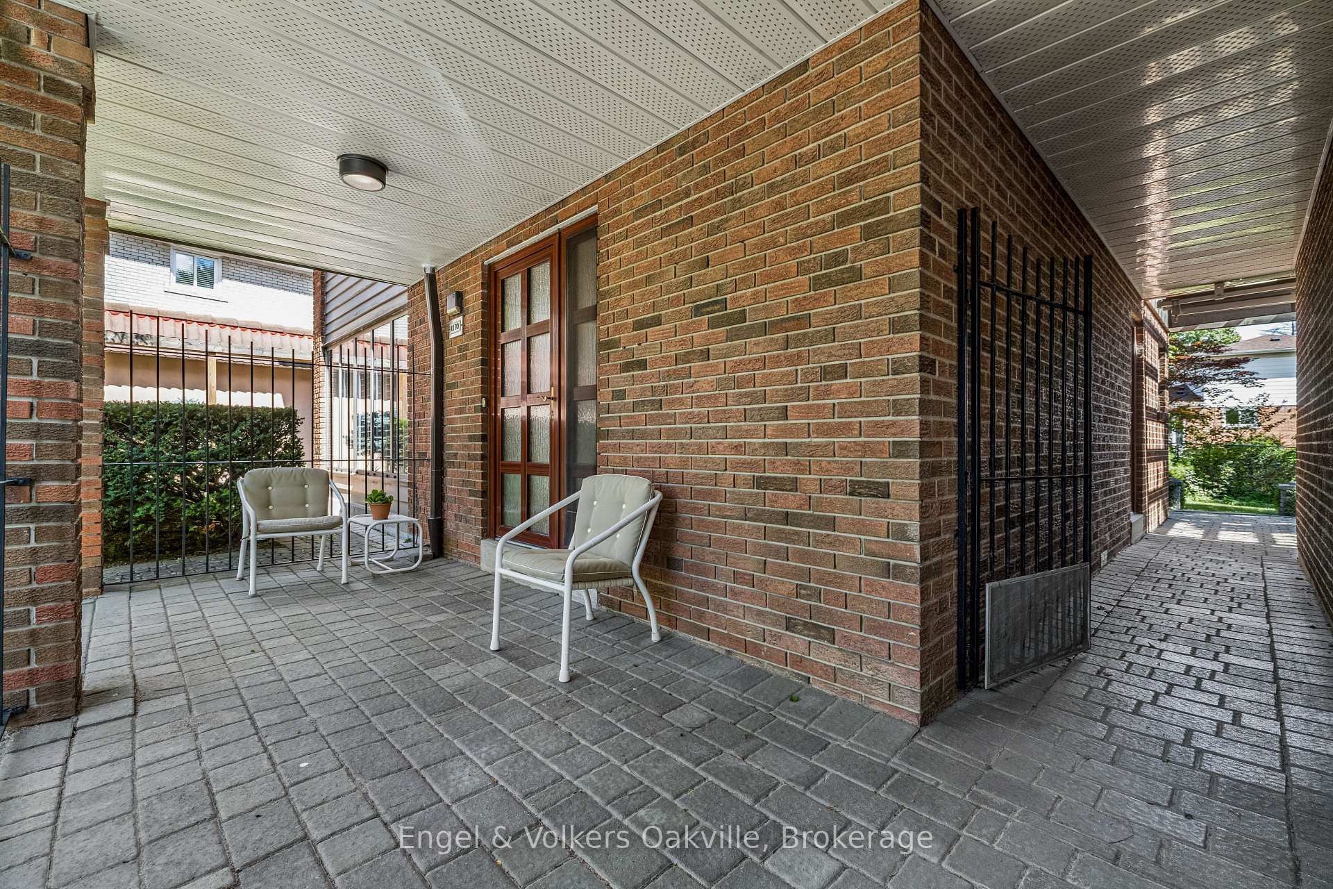 Photo 4 of 1170 Conyers Crescent, Mississauga, Erindale — HOMEH