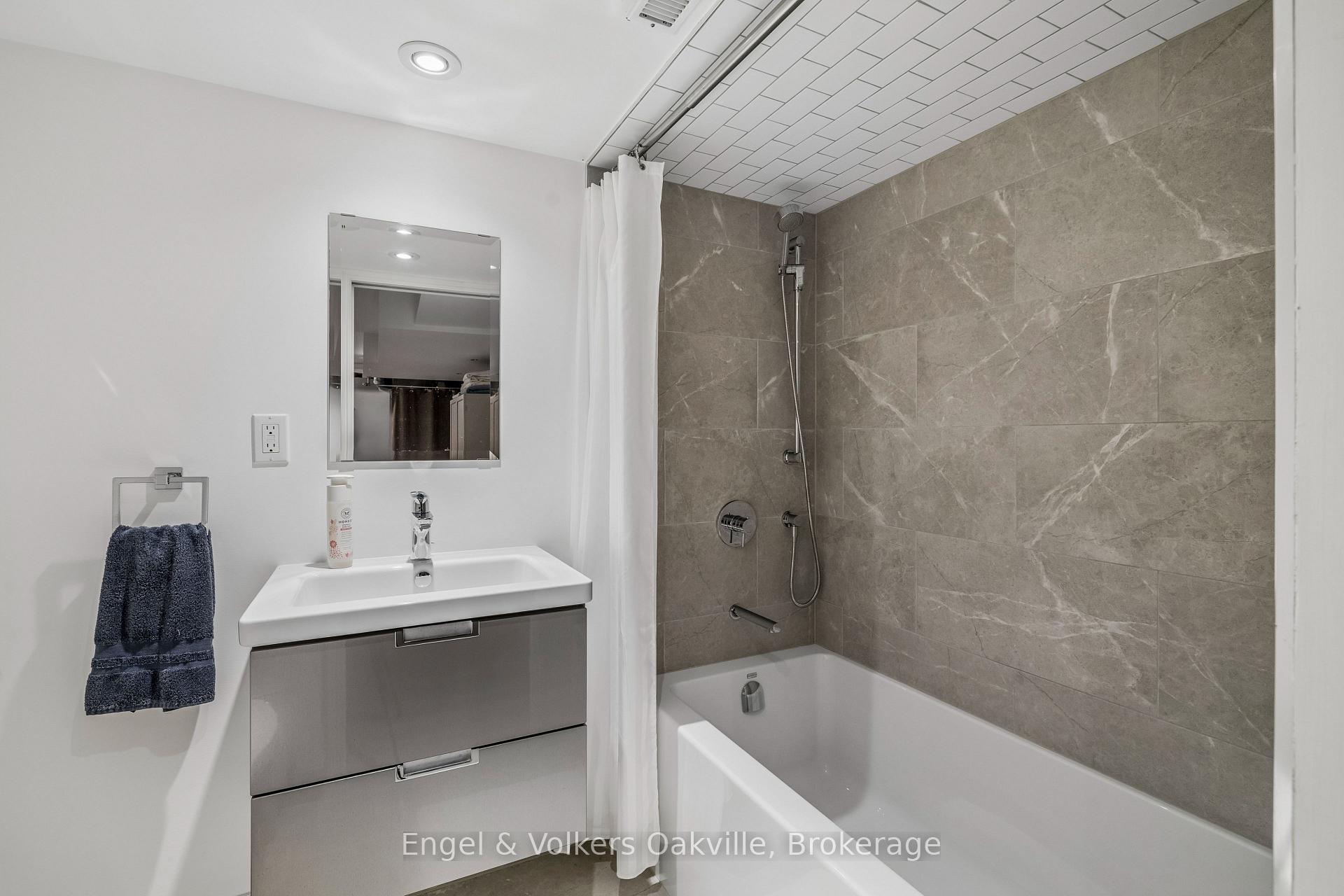 Photo 40 of 1170 Conyers Crescent, Mississauga, Erindale — HOMEH