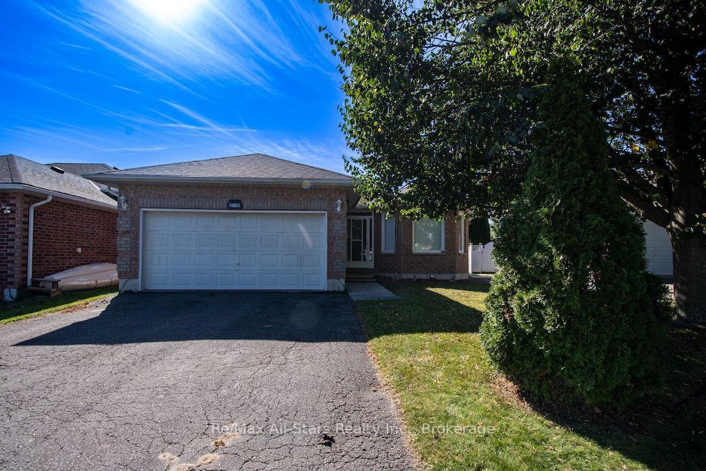 Photo 2 of 41 McGibbon Boulevard, Kawartha Lakes, Lindsay — HOMEH