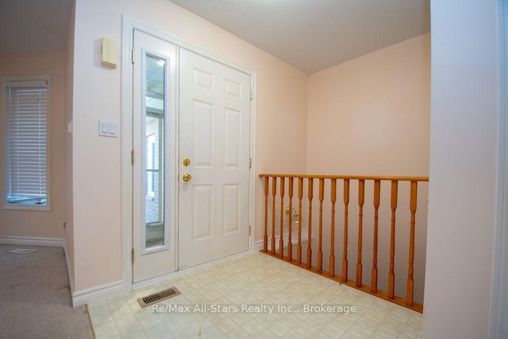 Photo 4 of 41 McGibbon Boulevard, Kawartha Lakes, Lindsay — HOMEH