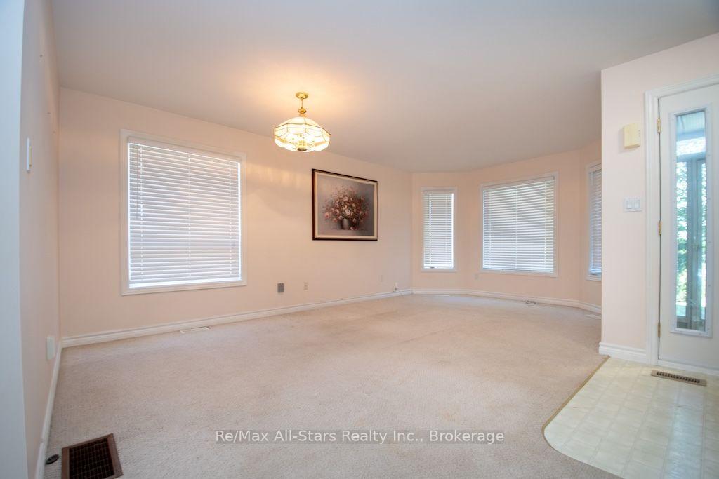 Photo 6 of 41 McGibbon Boulevard, Kawartha Lakes, Lindsay — HOMEH