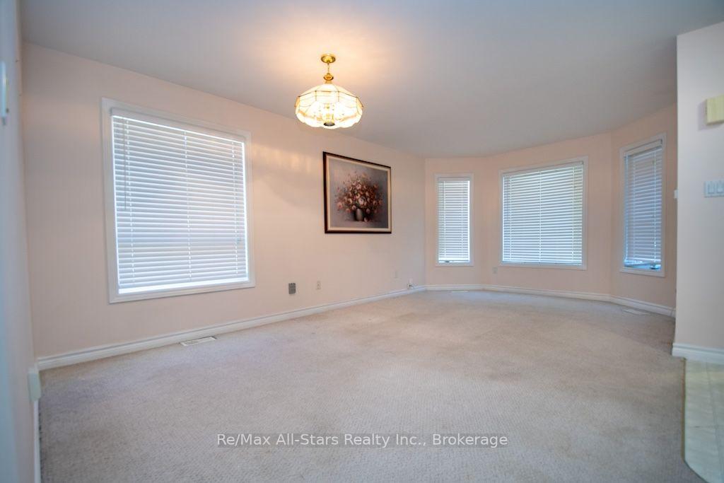Photo 9 of 41 McGibbon Boulevard, Kawartha Lakes, Lindsay — HOMEH