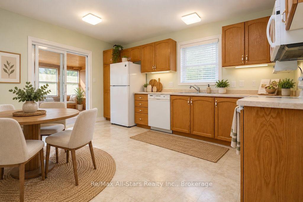 Photo 10 of 41 McGibbon Boulevard, Kawartha Lakes, Lindsay — HOMEH