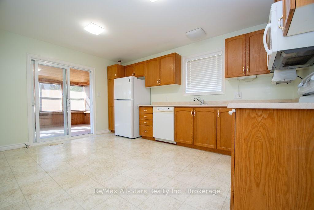 Photo 12 of 41 McGibbon Boulevard, Kawartha Lakes, Lindsay — HOMEH