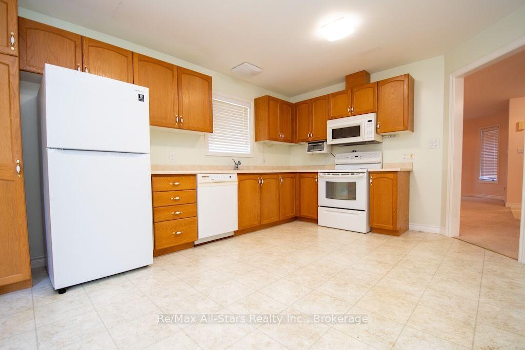 Photo 13 of 41 McGibbon Boulevard, Kawartha Lakes, Lindsay — HOMEH