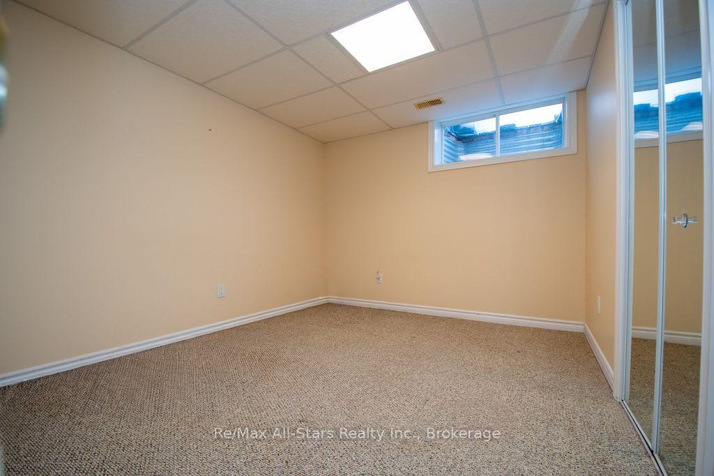 Photo 31 of 41 McGibbon Boulevard, Kawartha Lakes, Lindsay — HOMEH
