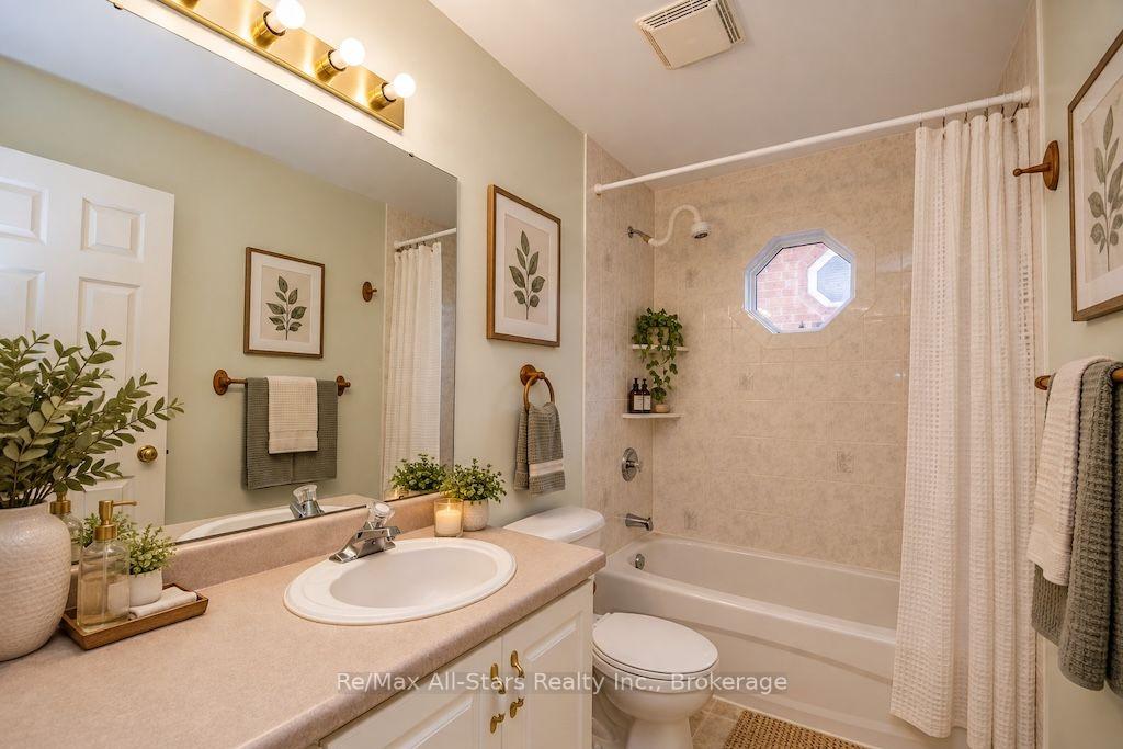 Photo 34 of 41 McGibbon Boulevard, Kawartha Lakes, Lindsay — HOMEH
