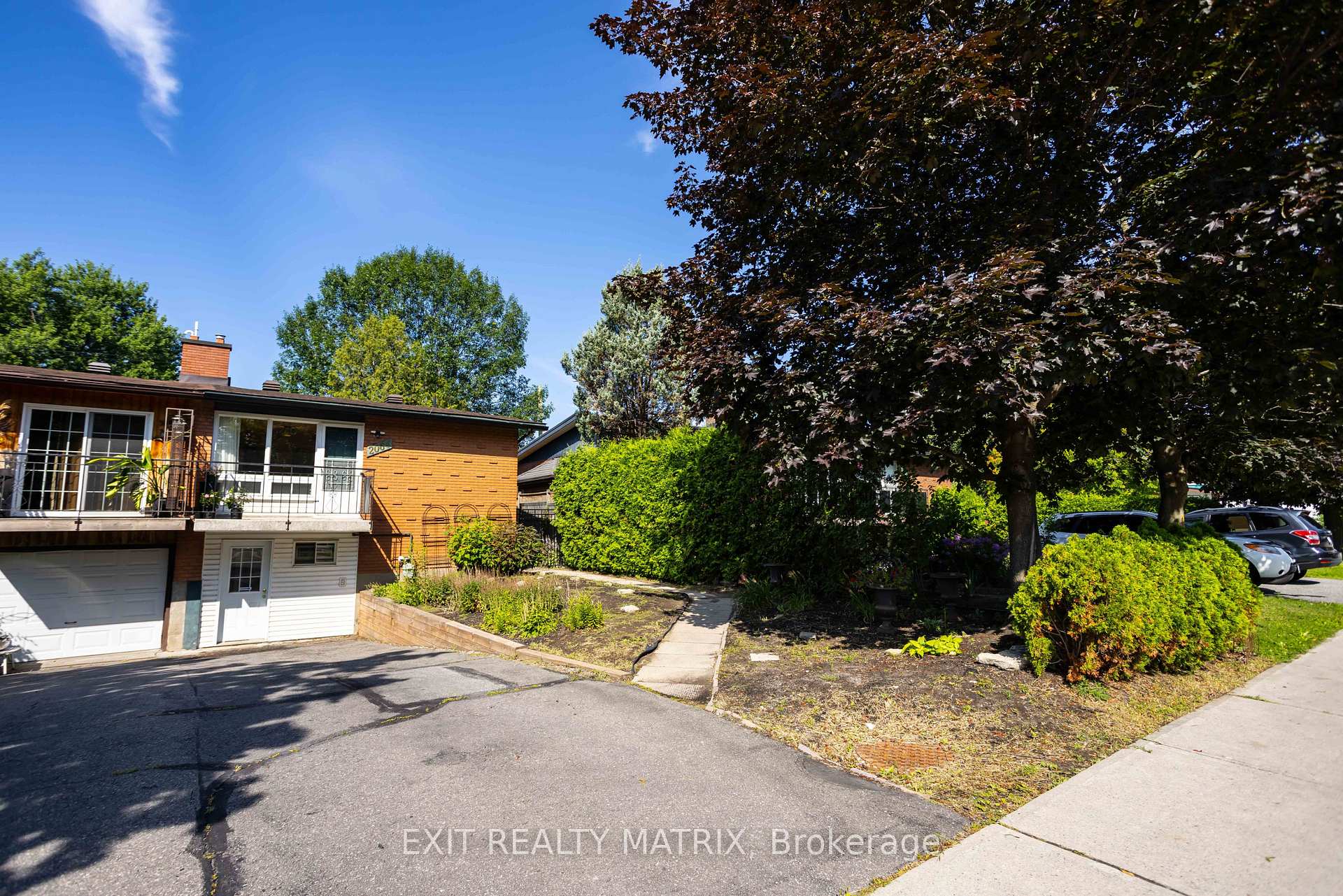 Photo 3 of 2064 St Laurent Boulevard, Ottawa, Elmvale Acres/Urbandale — HOMEH
