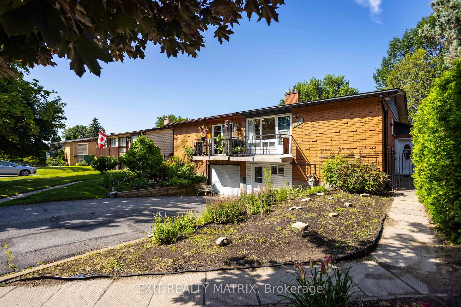 Photo 4 of 2064 St Laurent Boulevard, Ottawa, Elmvale Acres/Urbandale — HOMEH