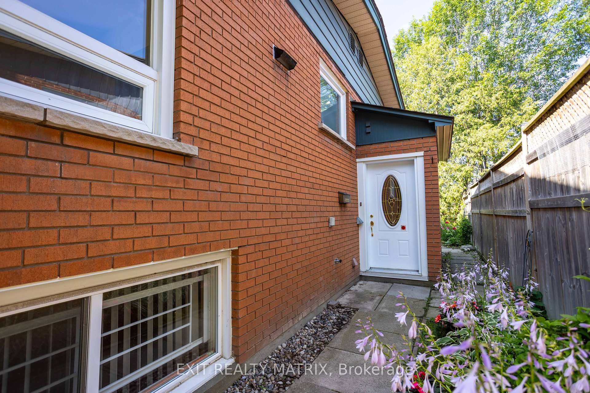 Photo 6 of 2064 St Laurent Boulevard, Ottawa, Elmvale Acres/Urbandale — HOMEH