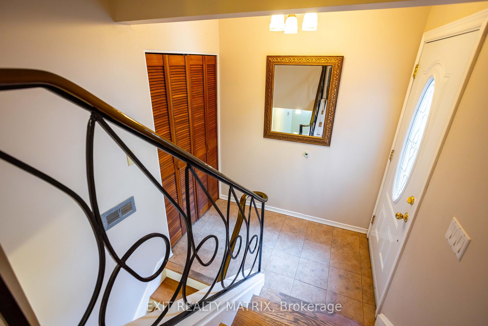 Photo 9 of 2064 St Laurent Boulevard, Ottawa, Elmvale Acres/Urbandale — HOMEH