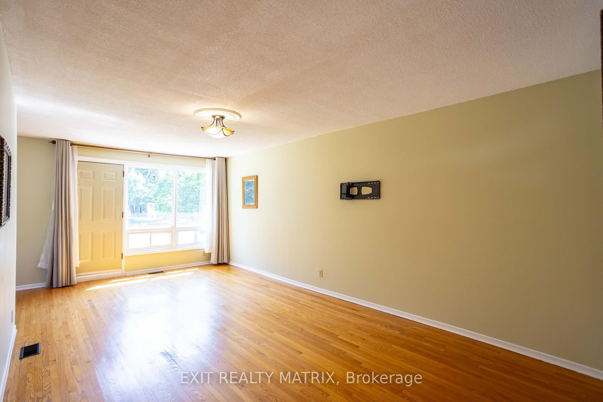 Photo 17 of 2064 St Laurent Boulevard, Ottawa, Elmvale Acres/Urbandale — HOMEH