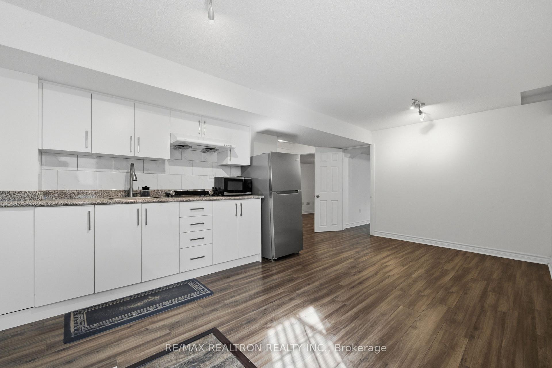 Photo 5 of 27 Watkins Glen Crescent, Aurora, Bayview Wellington — HOMEH