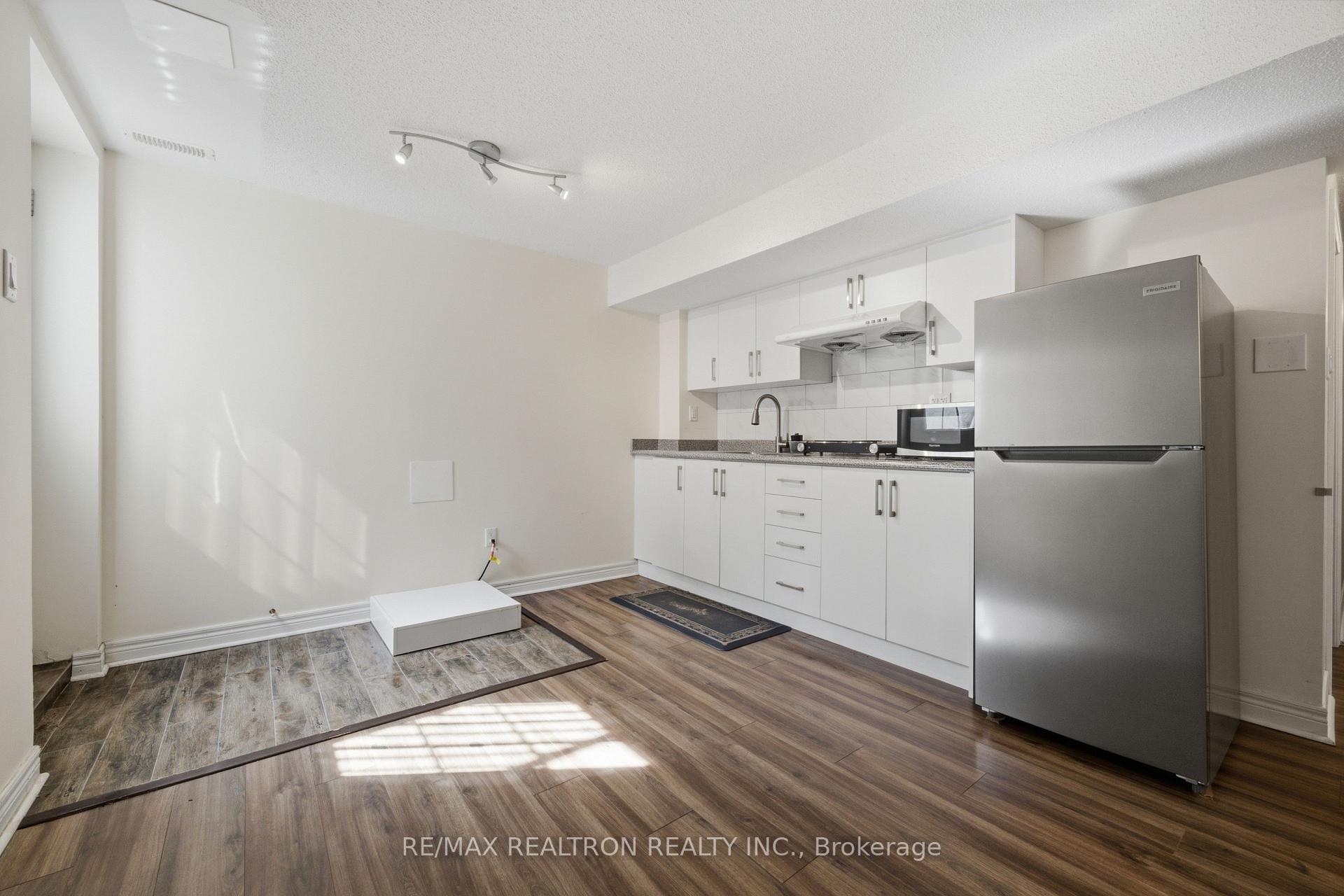 Photo 7 of 27 Watkins Glen Crescent, Aurora, Bayview Wellington — HOMEH
