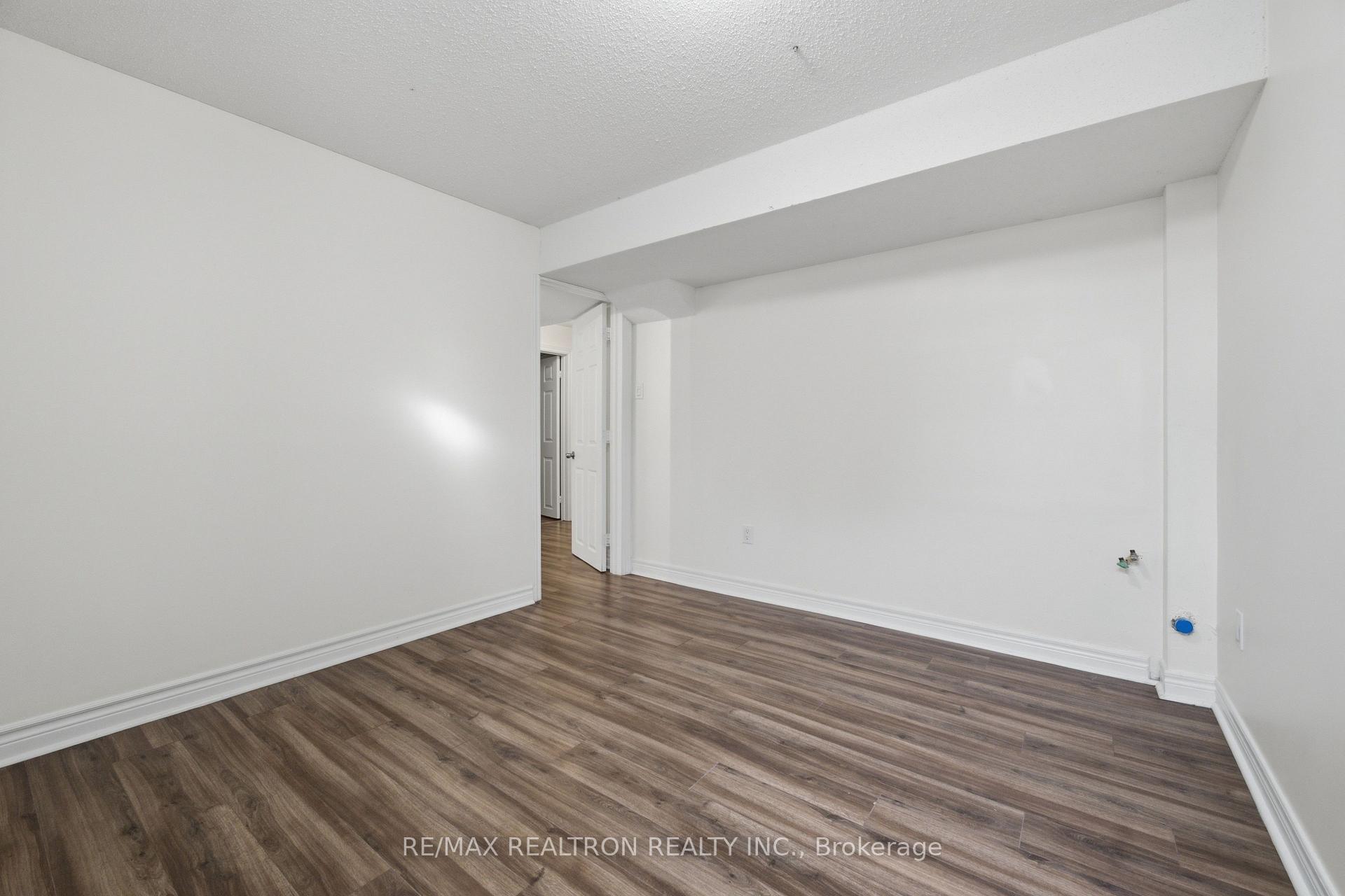 Photo 11 of 27 Watkins Glen Crescent, Aurora, Bayview Wellington — HOMEH