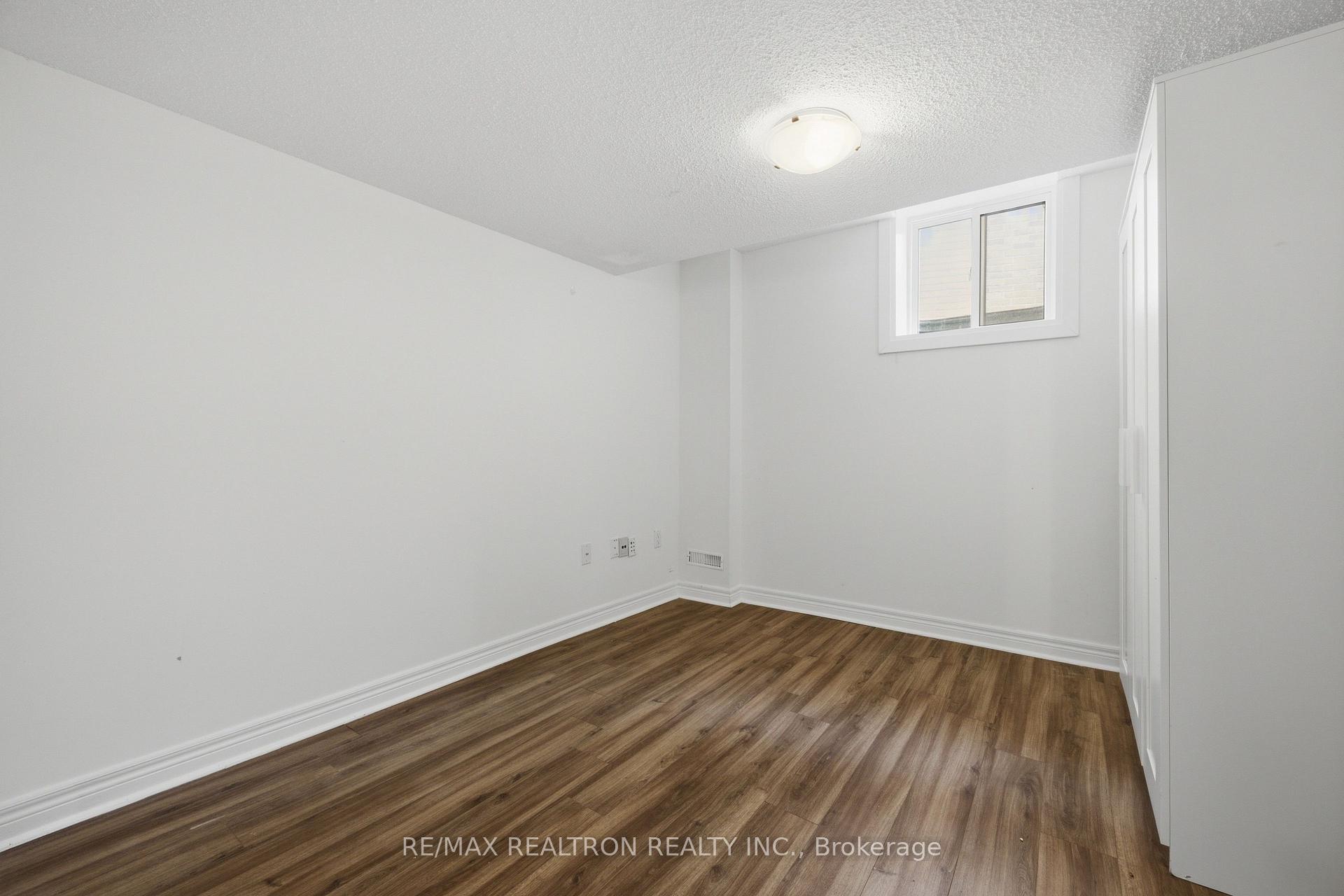 Photo 12 of 27 Watkins Glen Crescent, Aurora, Bayview Wellington — HOMEH