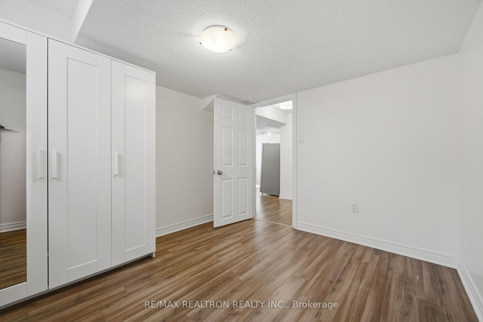 Photo 14 of 27 Watkins Glen Crescent, Aurora, Bayview Wellington — HOMEH