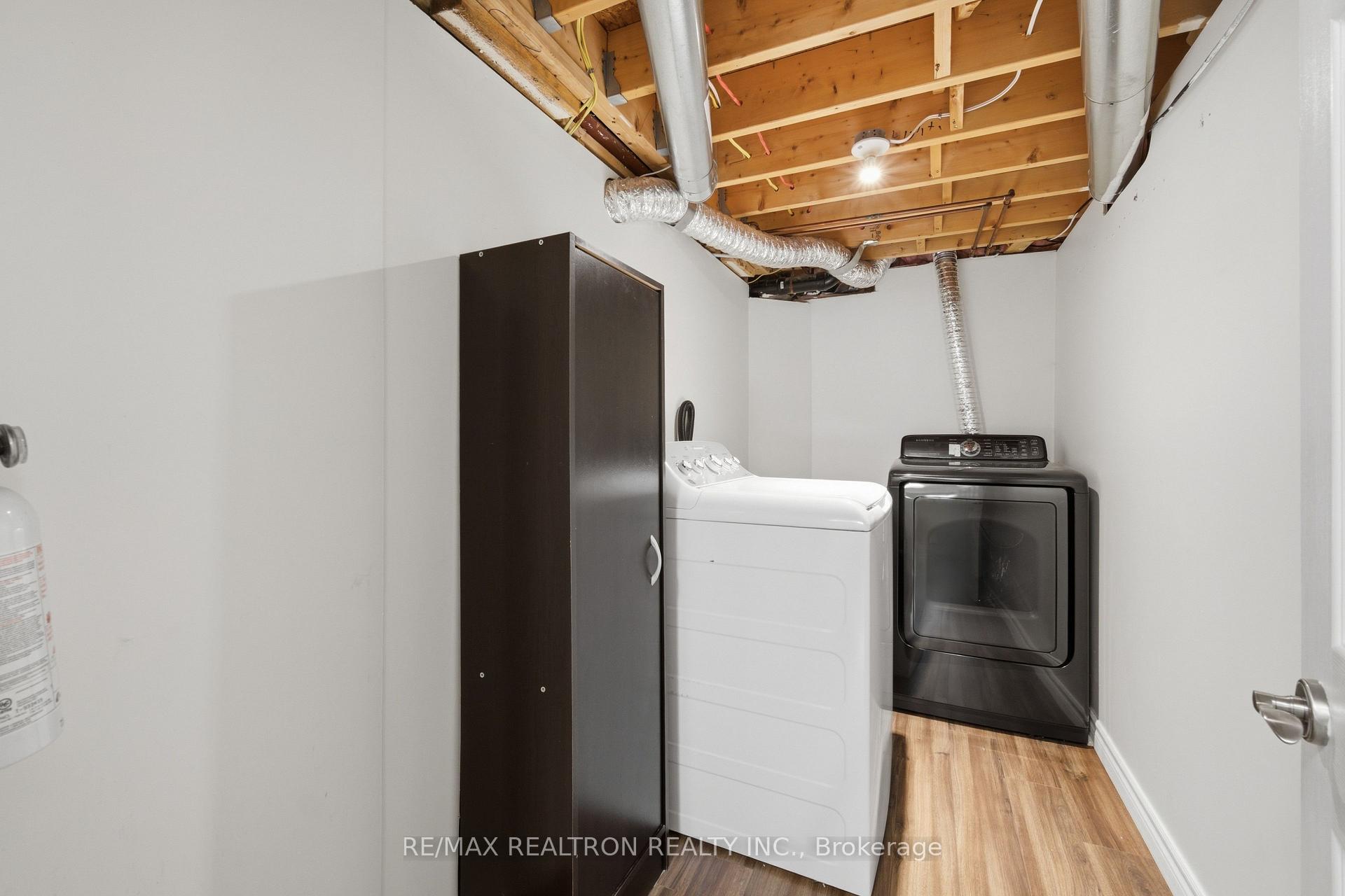 Photo 15 of 27 Watkins Glen Crescent, Aurora, Bayview Wellington — HOMEH