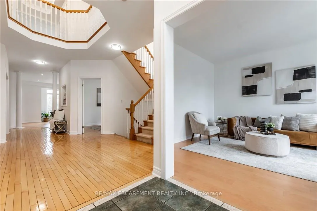 Photo 6 of 8 Hackney Court, Hamilton, Ancaster — HOMEH